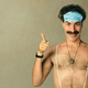 Ilustración para el artículo titulado Kazajistán convierte una frase de Borat en su nuevo eslogan turístico